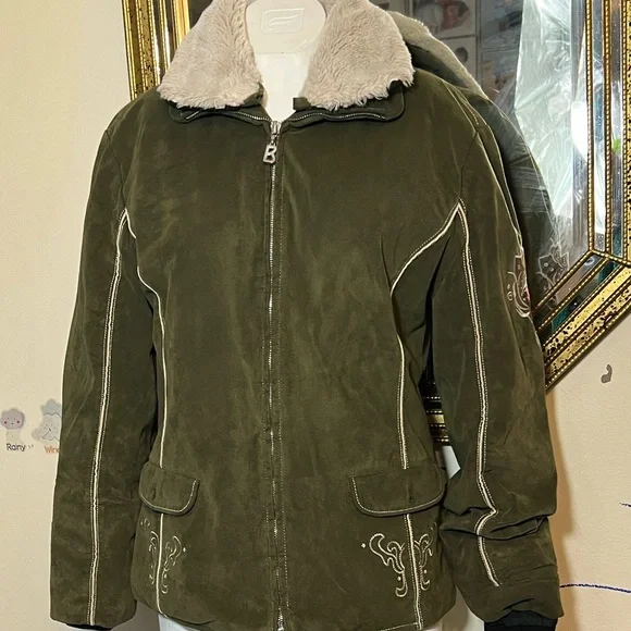 Vintage Bogner Olive Green Women's Ski Jacket with White Embroidery - Picture 2 of 16
